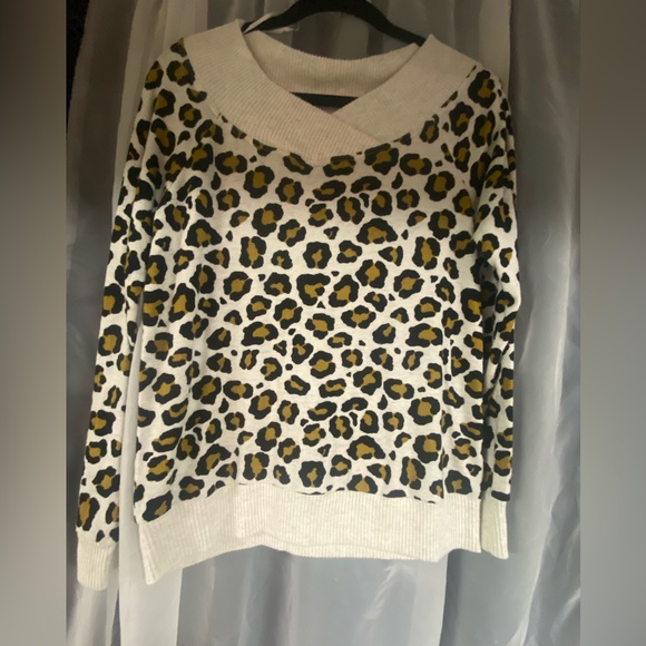 No frills, size L, animal print light weight sweater - Picture 2 of 2